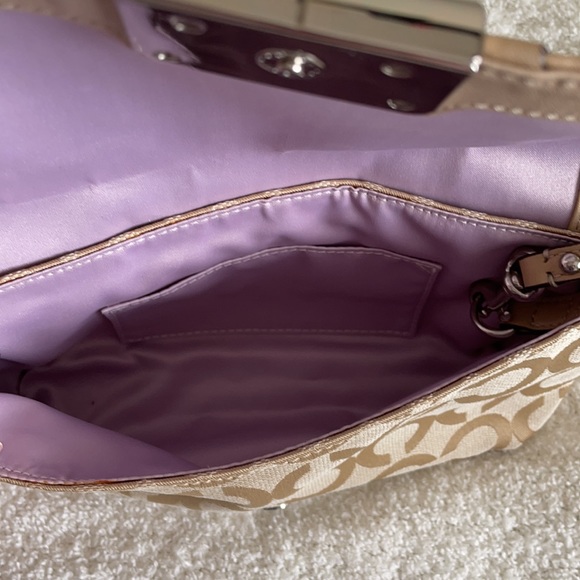 Coach convertible wristlet/clutch purse. - Picture 4 of 10